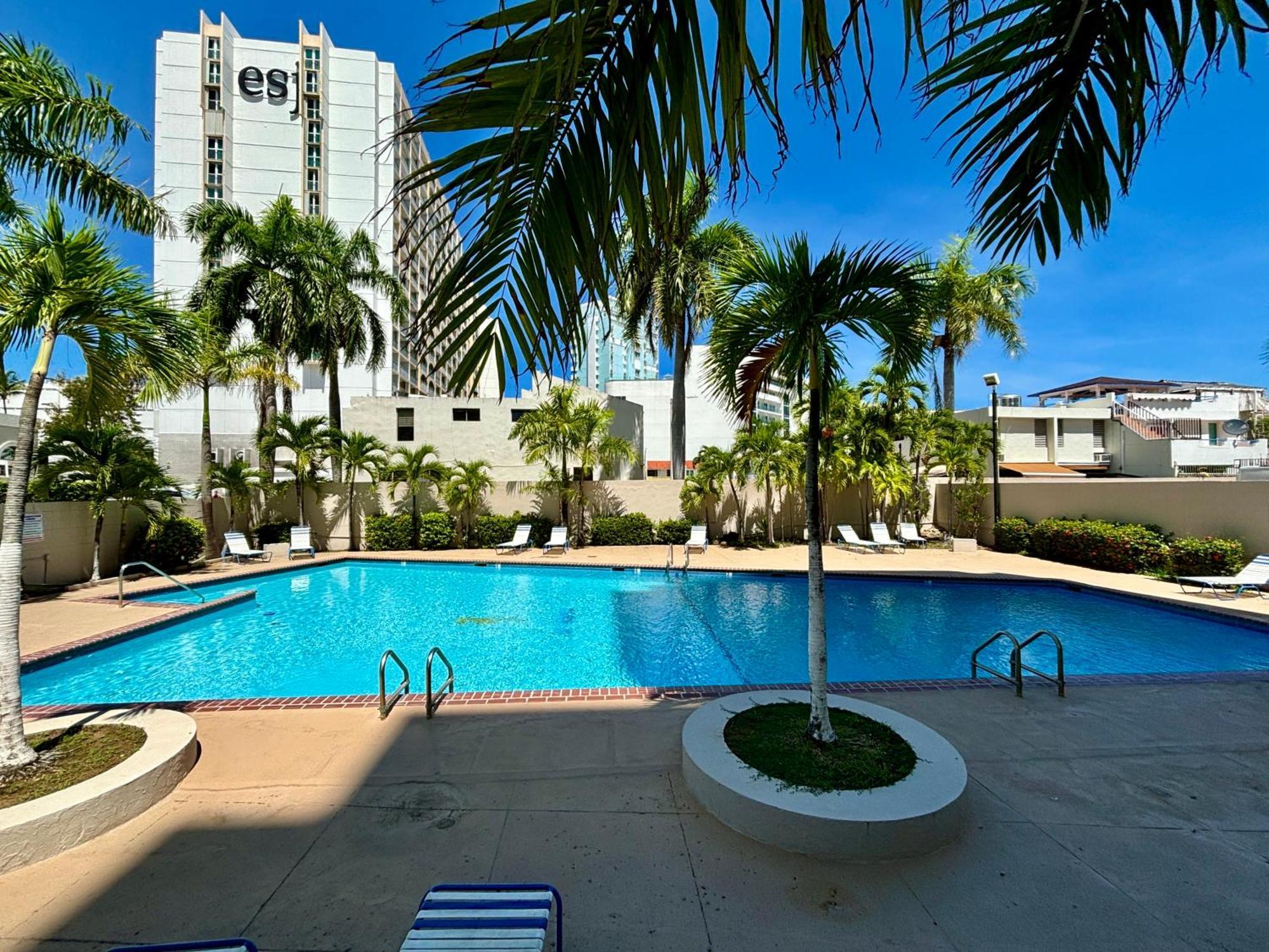 Isla Verde Modern Apartment With Pool San Juan Kültér fotó