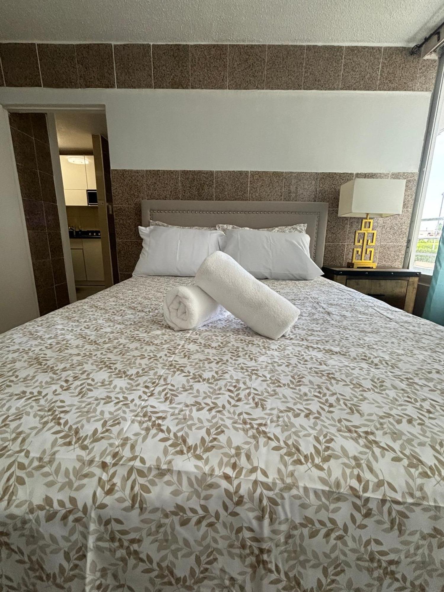 Isla Verde Modern Apartment With Pool San Juan Kültér fotó