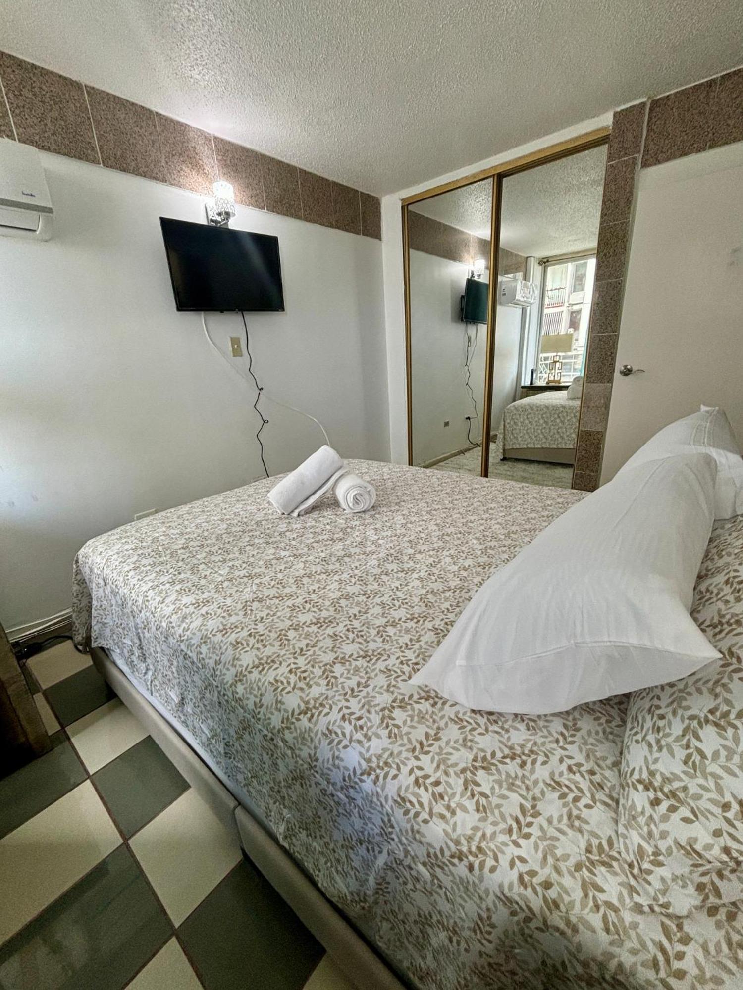 Isla Verde Modern Apartment With Pool San Juan Kültér fotó
